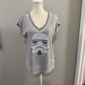 Women's Rock & Republic Gray V-Neck Star Wars Stormtrooper T-Shirt. Size Small